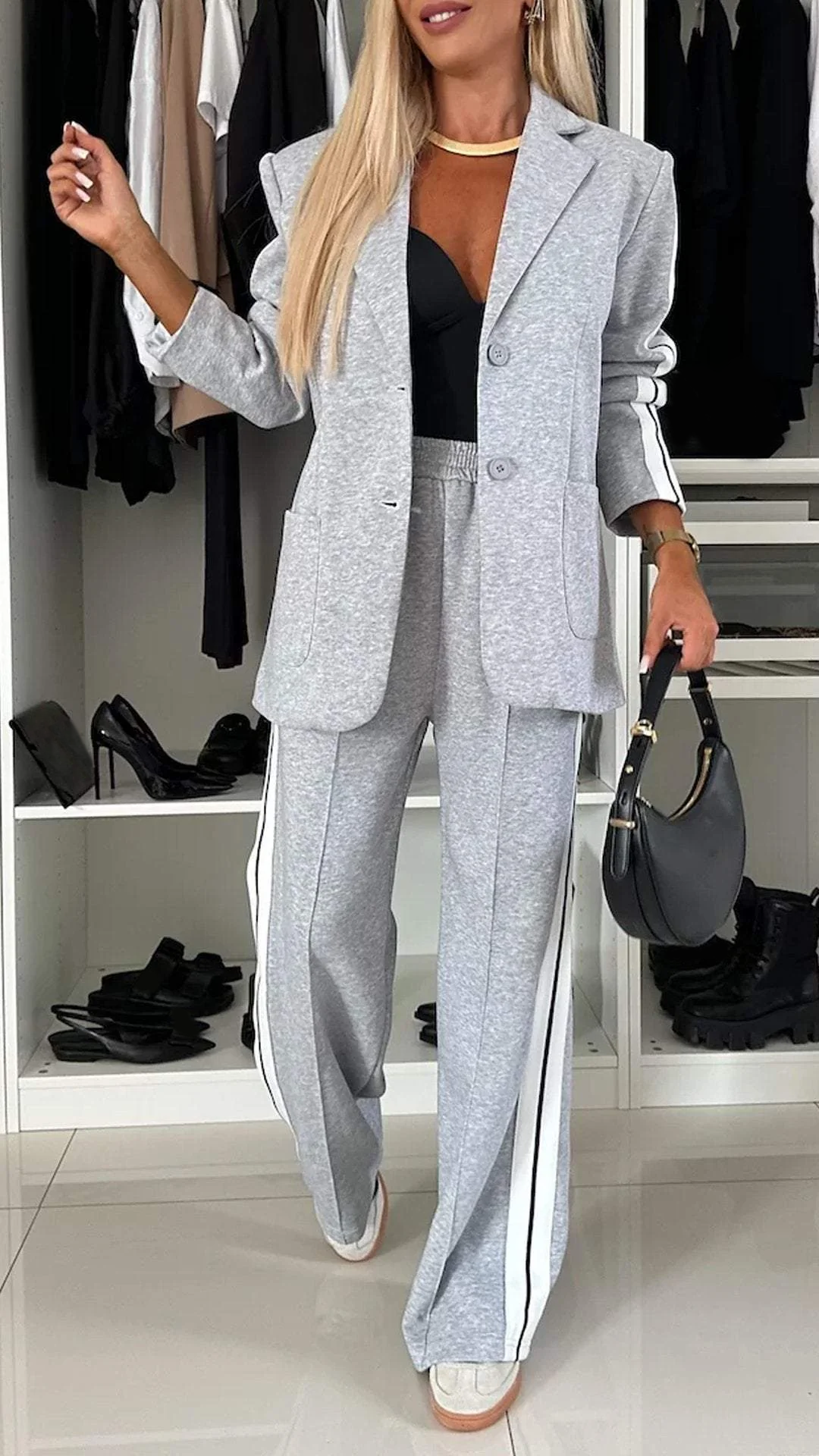 Damen Jogginganzug mit modernem Design 1