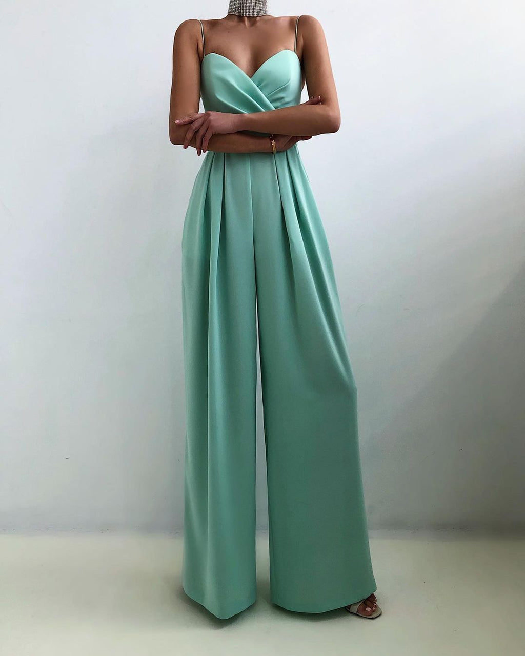Damen Jumpsuit mit Spaghettiträgern für elegante Anlässe 4