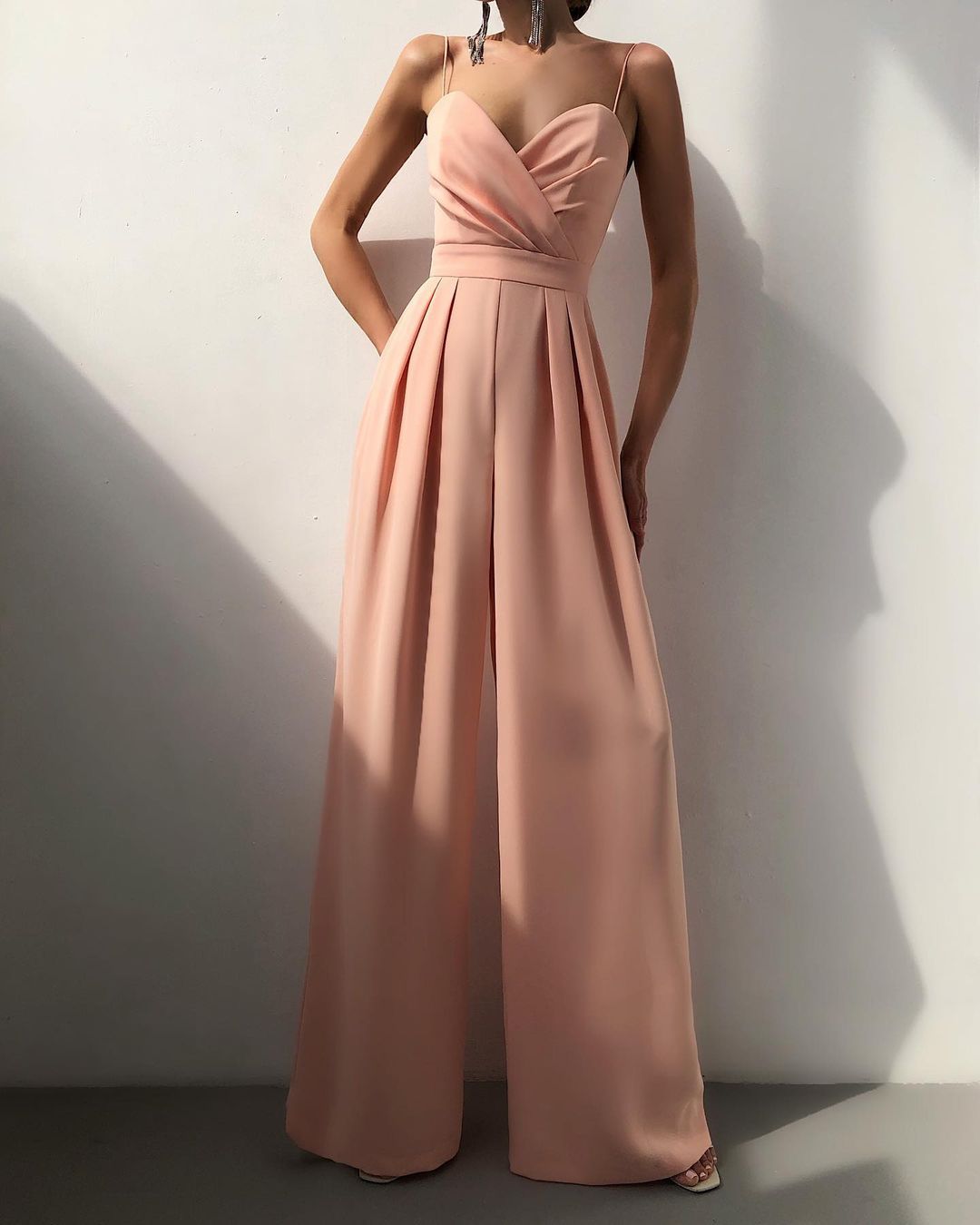 Damen Jumpsuit mit Spaghettiträgern für elegante Anlässe 5