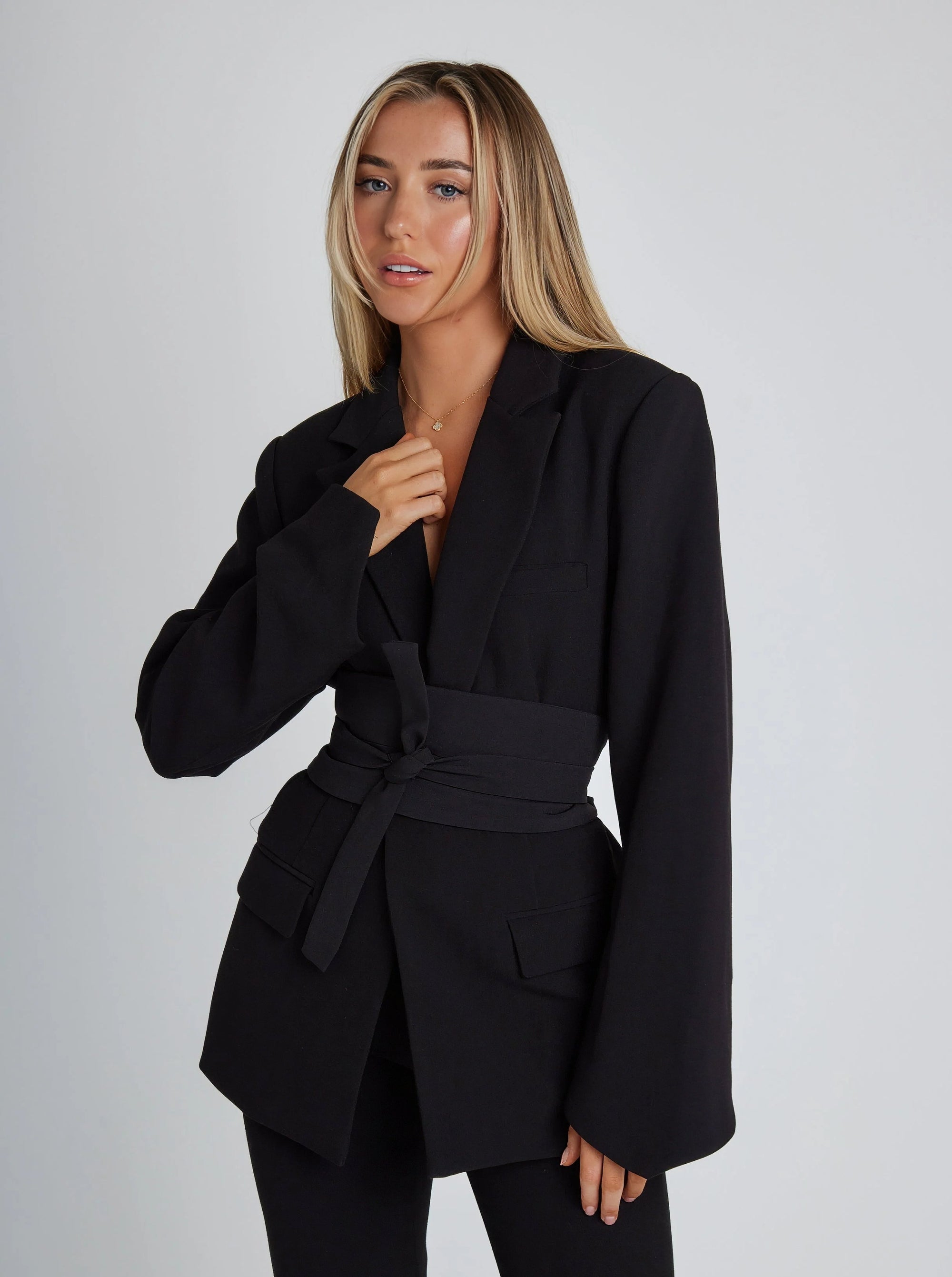 Damski Żakiet Elegancki z Paskiem dla Stylowych Kobiet 0