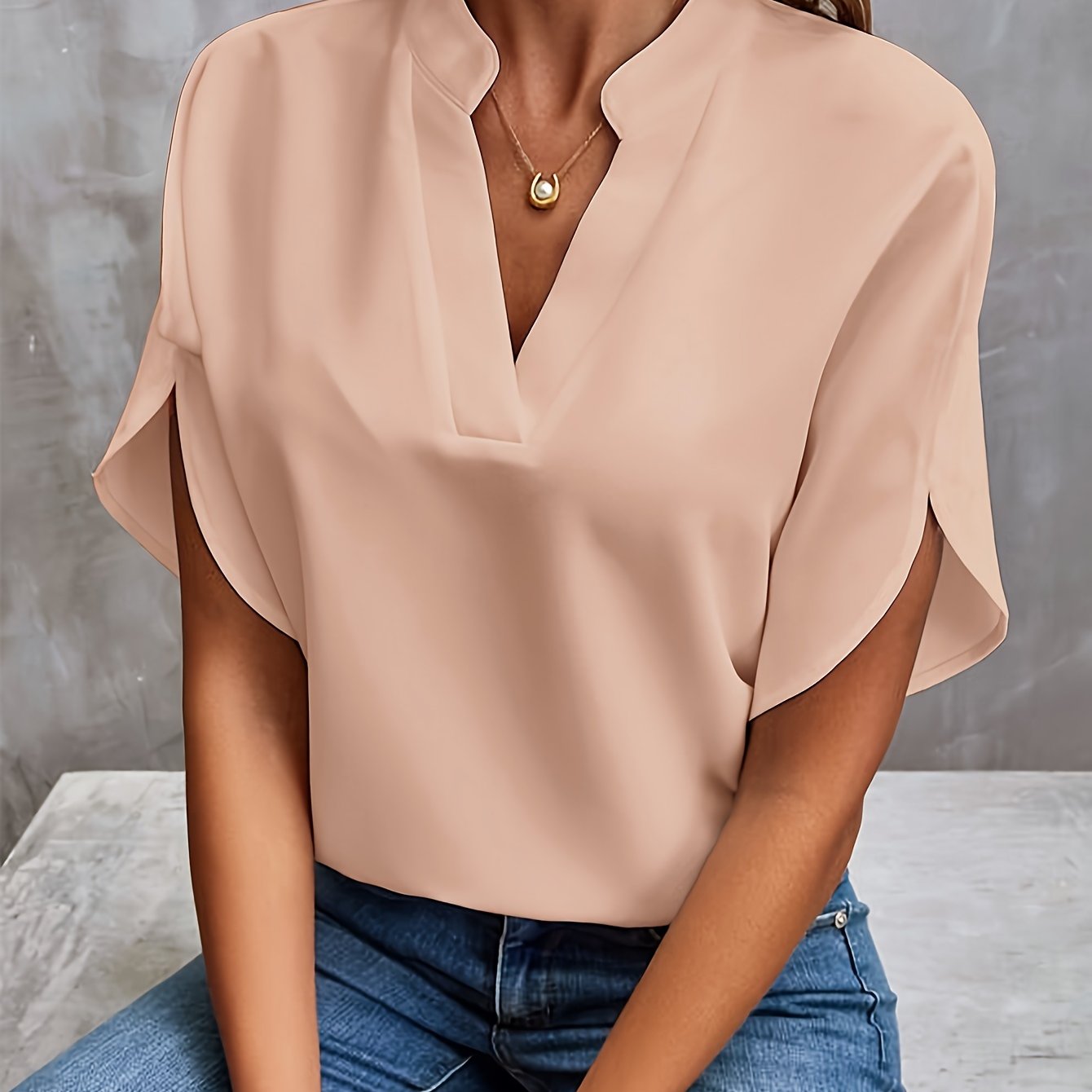 Elegant women's blouse made of cotton blend