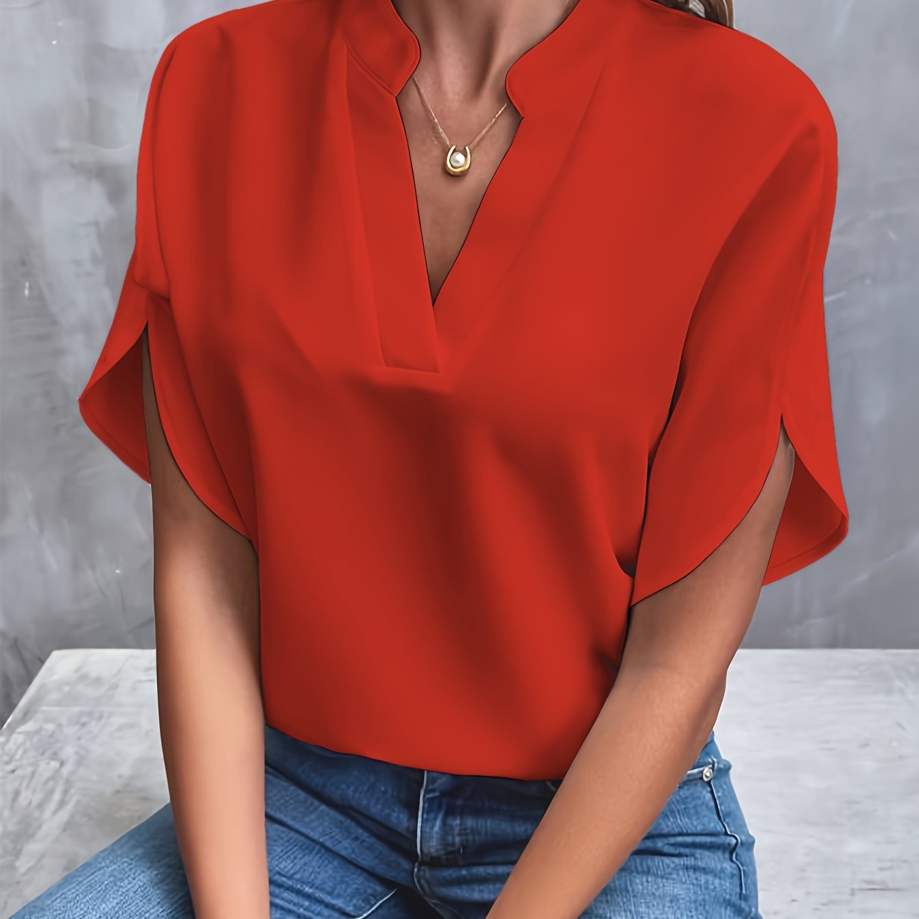 Elegant women's blouse made of cotton blend