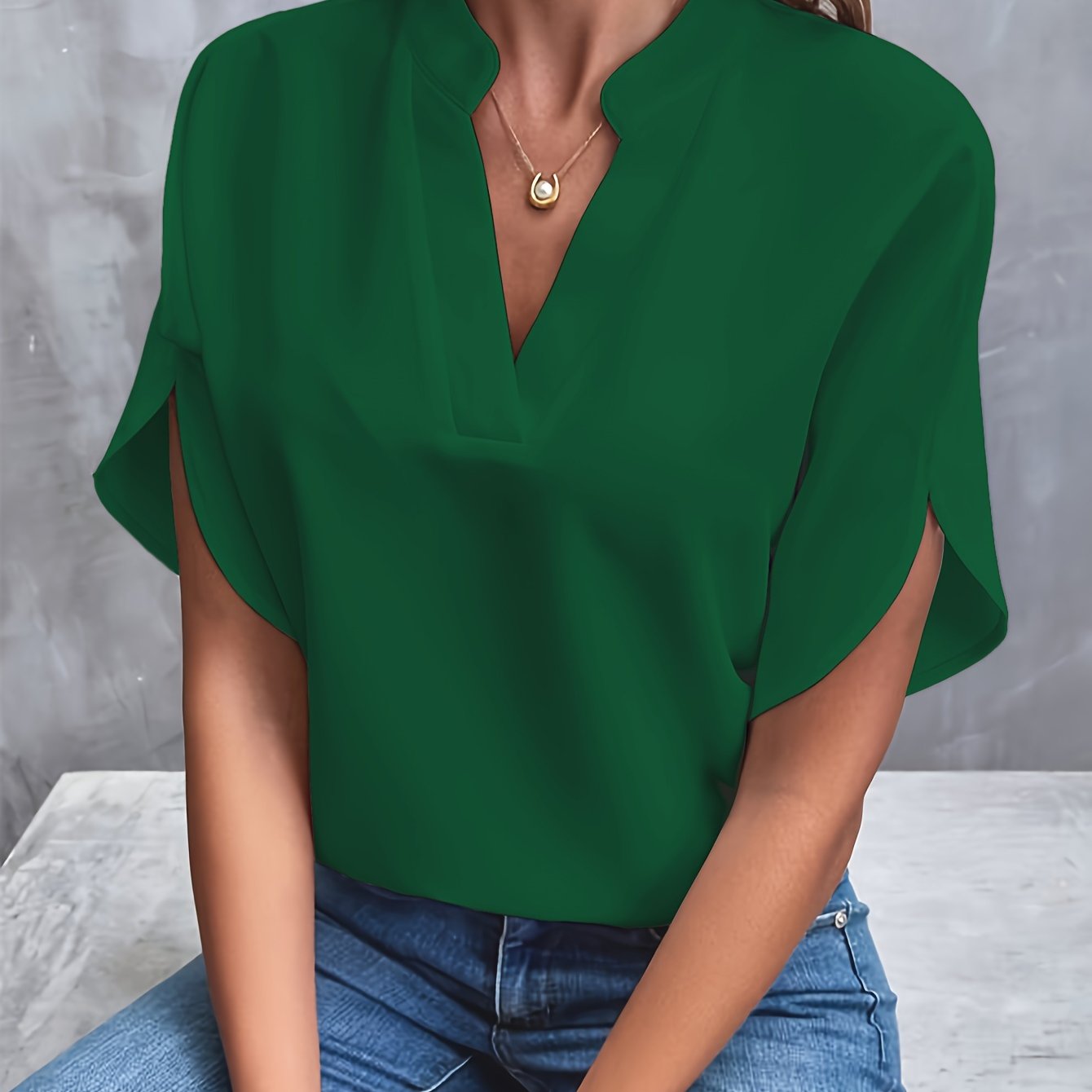 Elegant women's blouse made of cotton blend