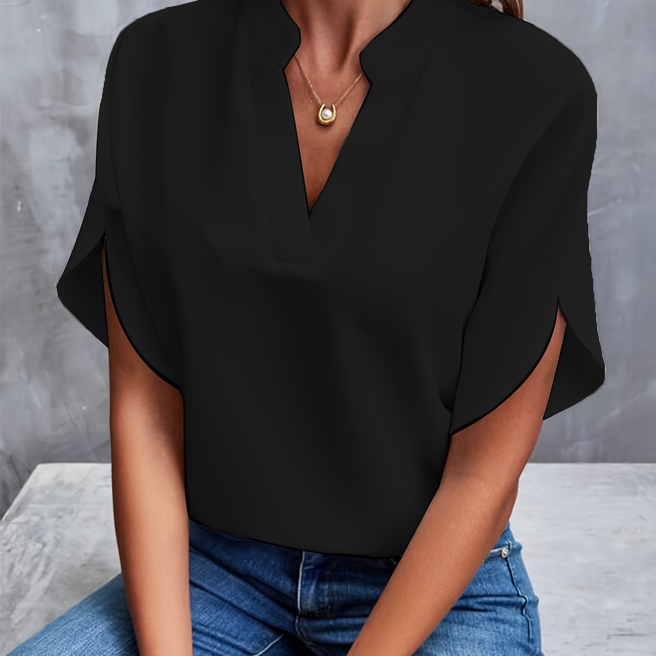 Elegant women's blouse made of cotton blend