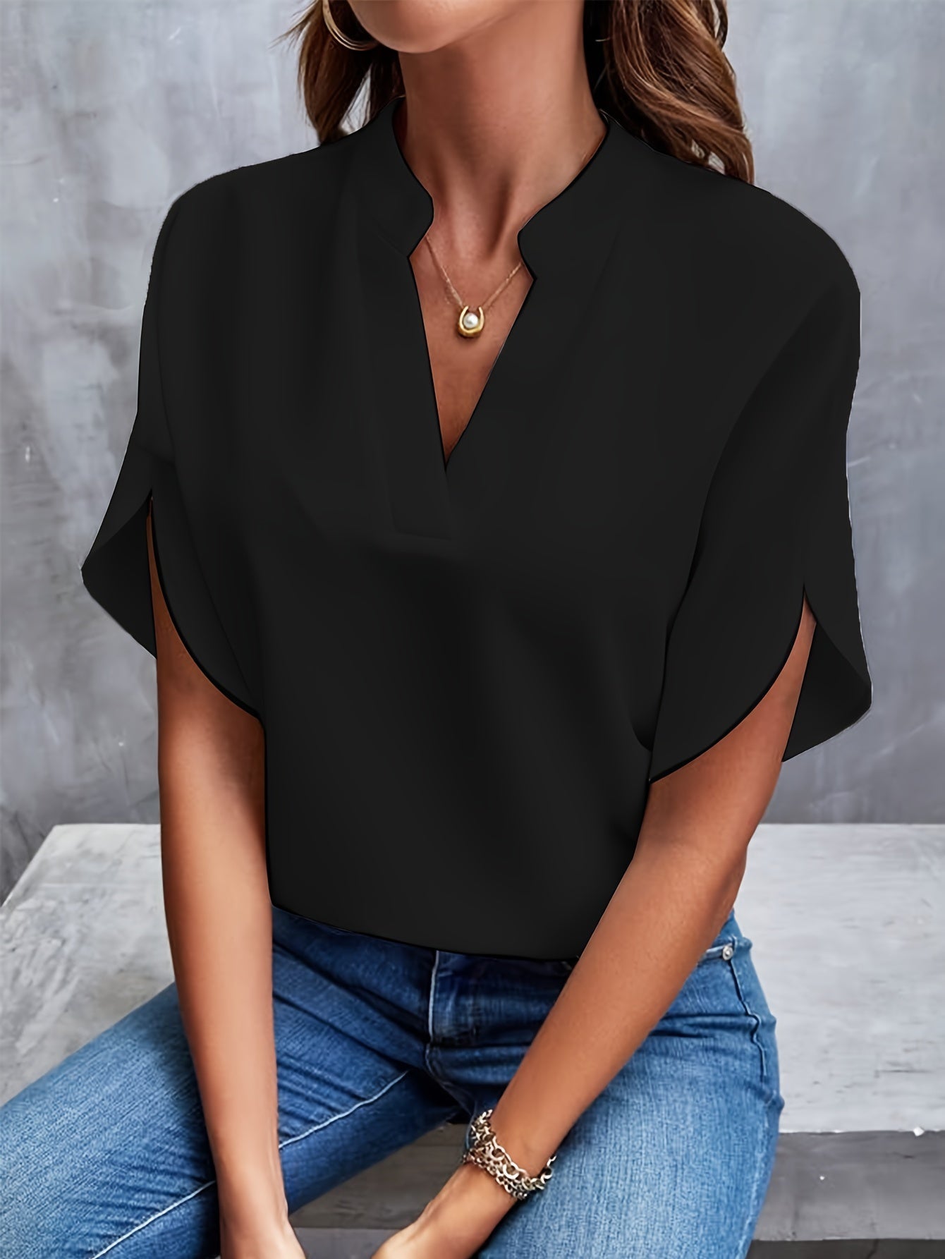 Elegant women's blouse made of cotton blend