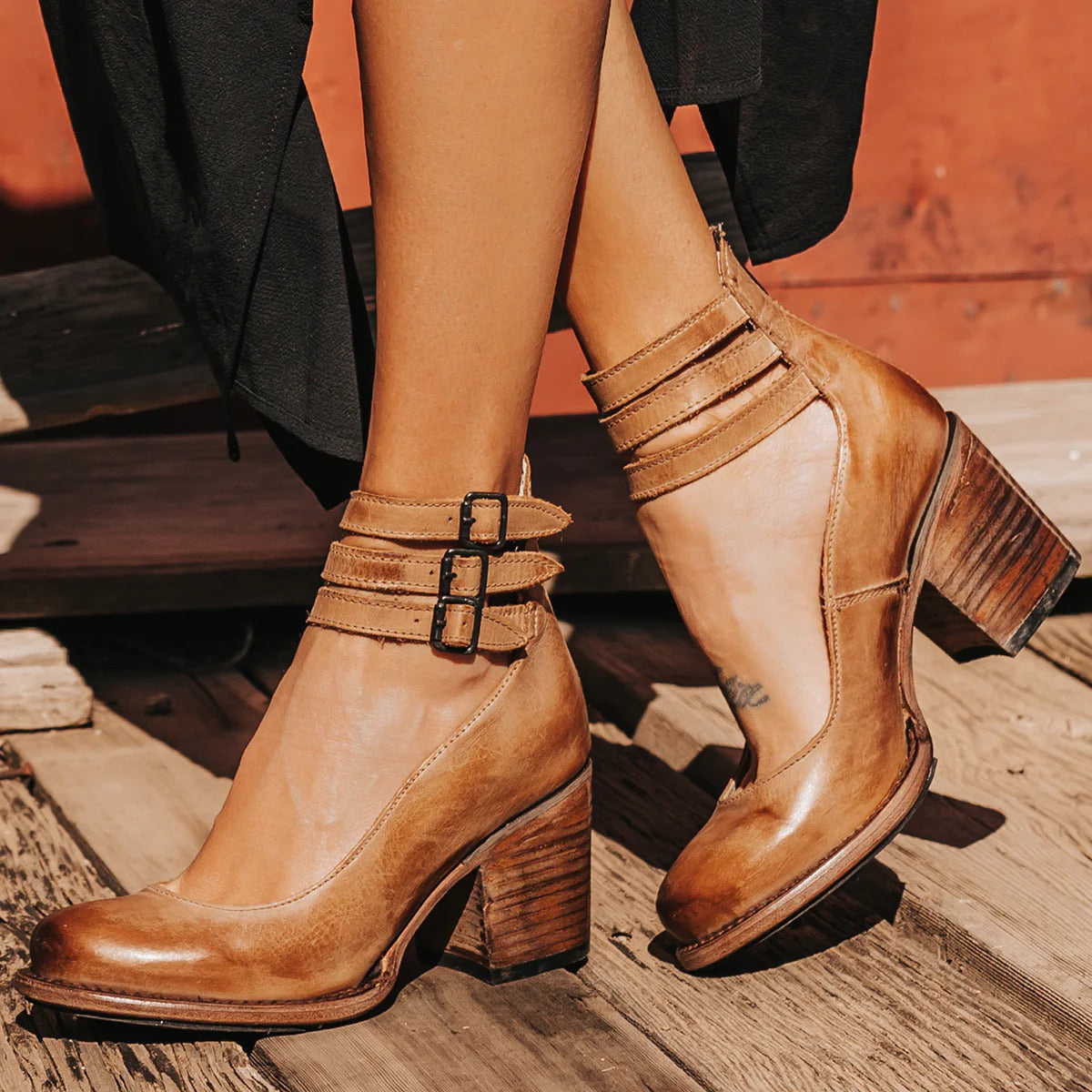Elegant pumps for women with high closure