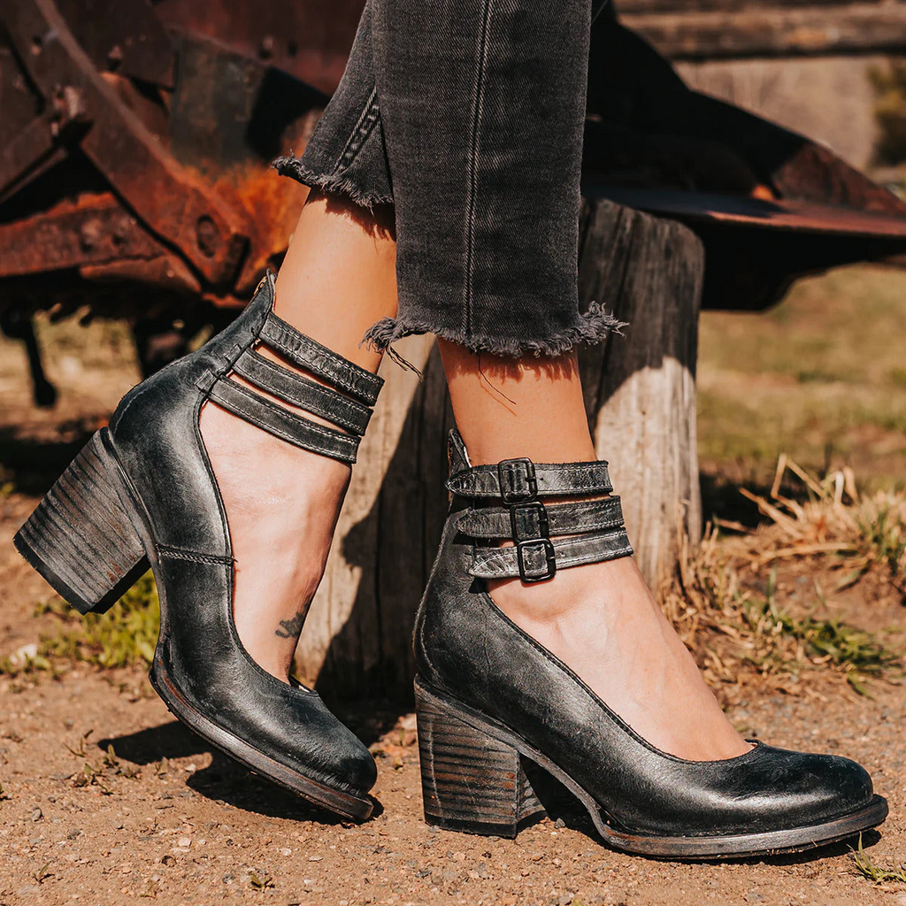 Elegant pumps for women with high closure
