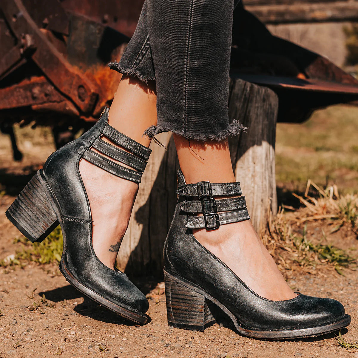 Elegant pumps for women with high closure