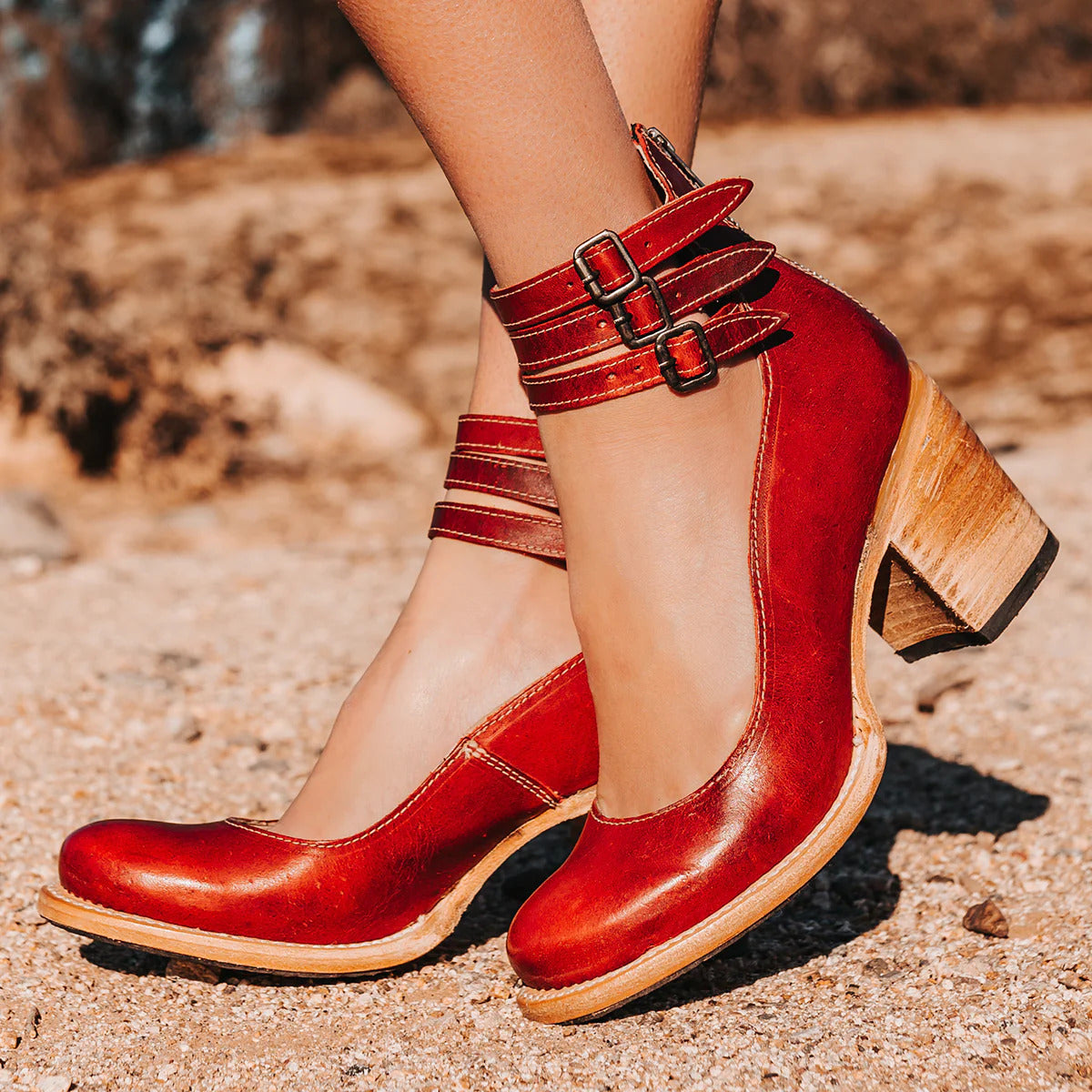 Elegant pumps for women with high closure
