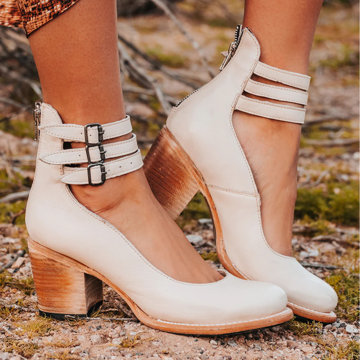 Elegant pumps for women with high closure