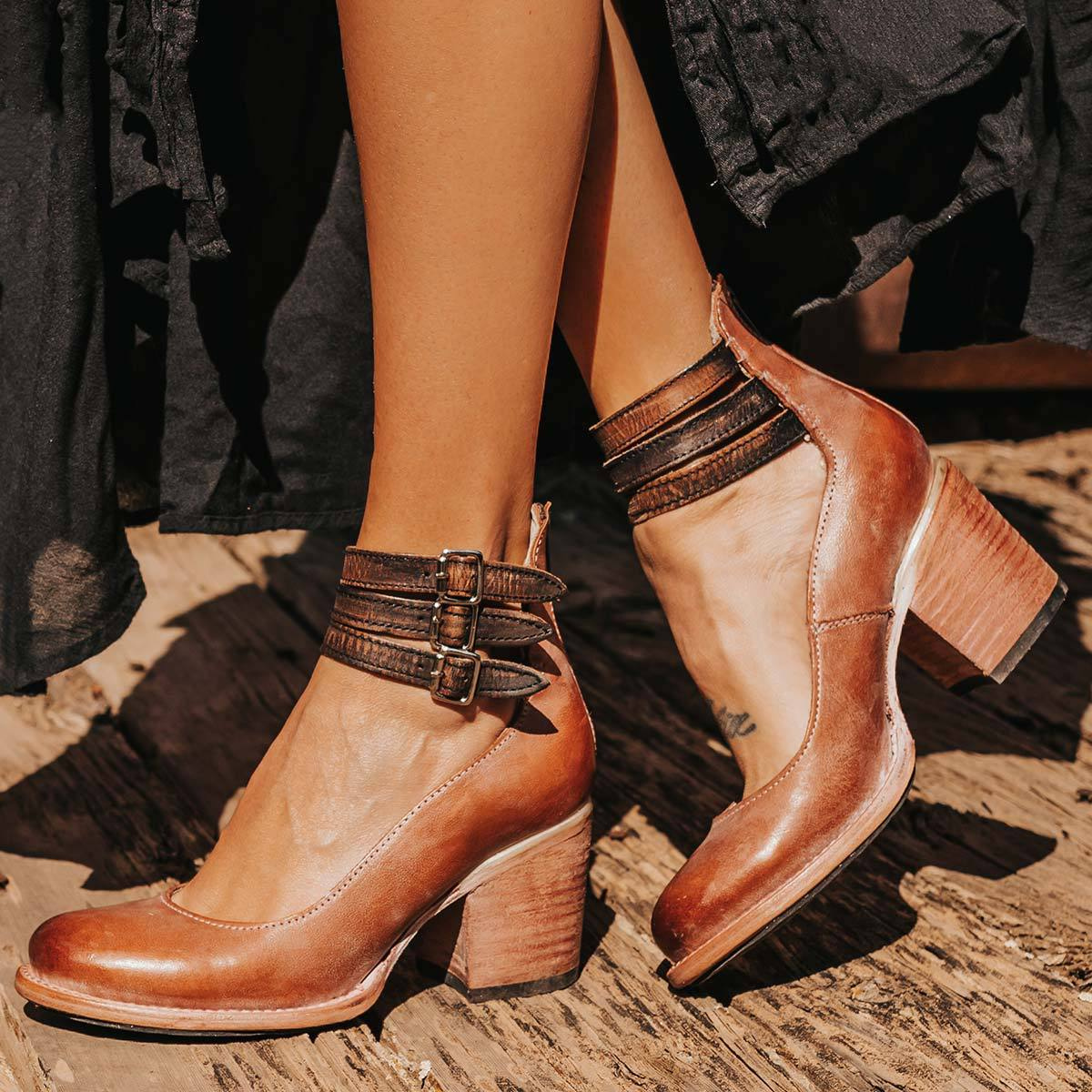 Elegant pumps for women with high closure