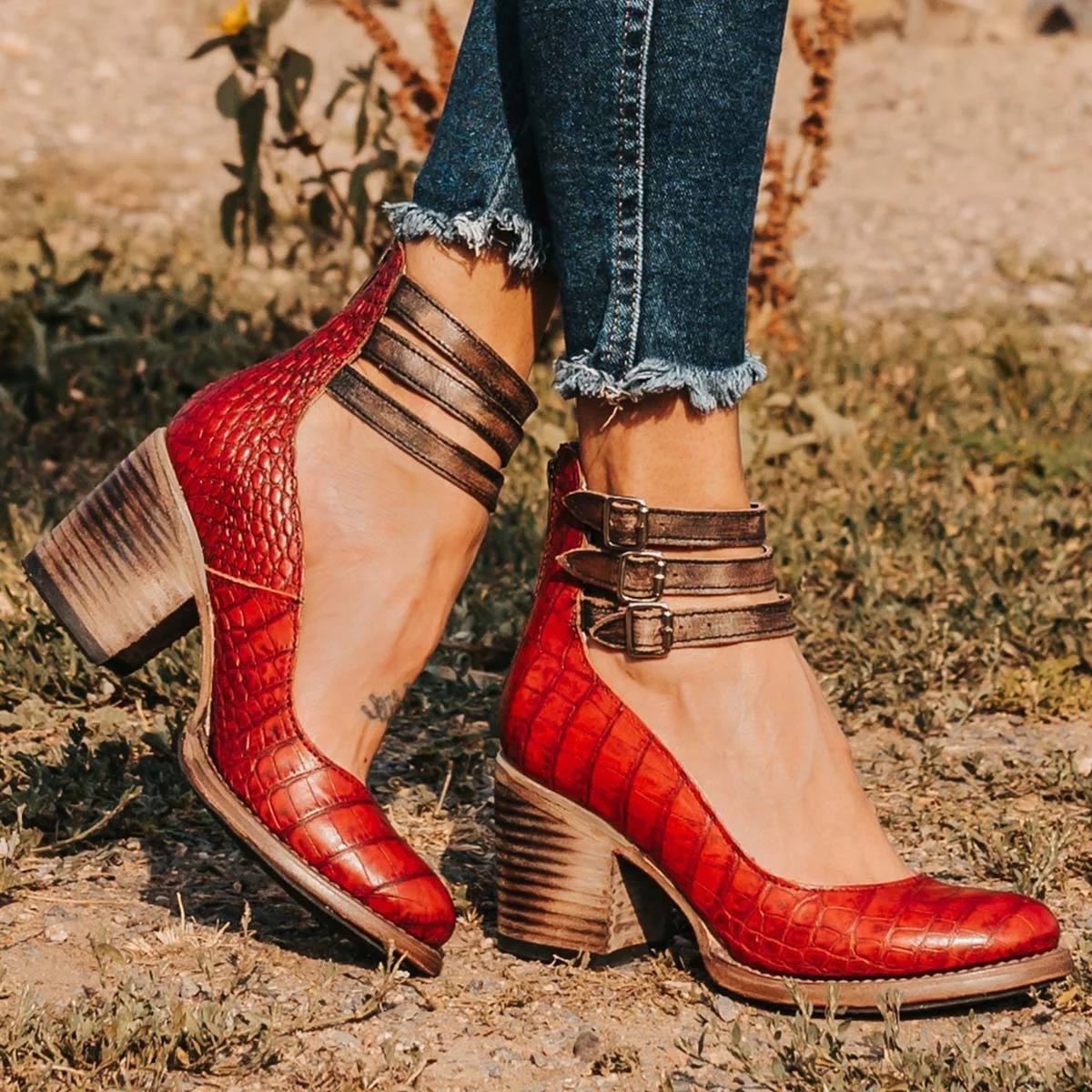 Elegant pumps for women with high closure