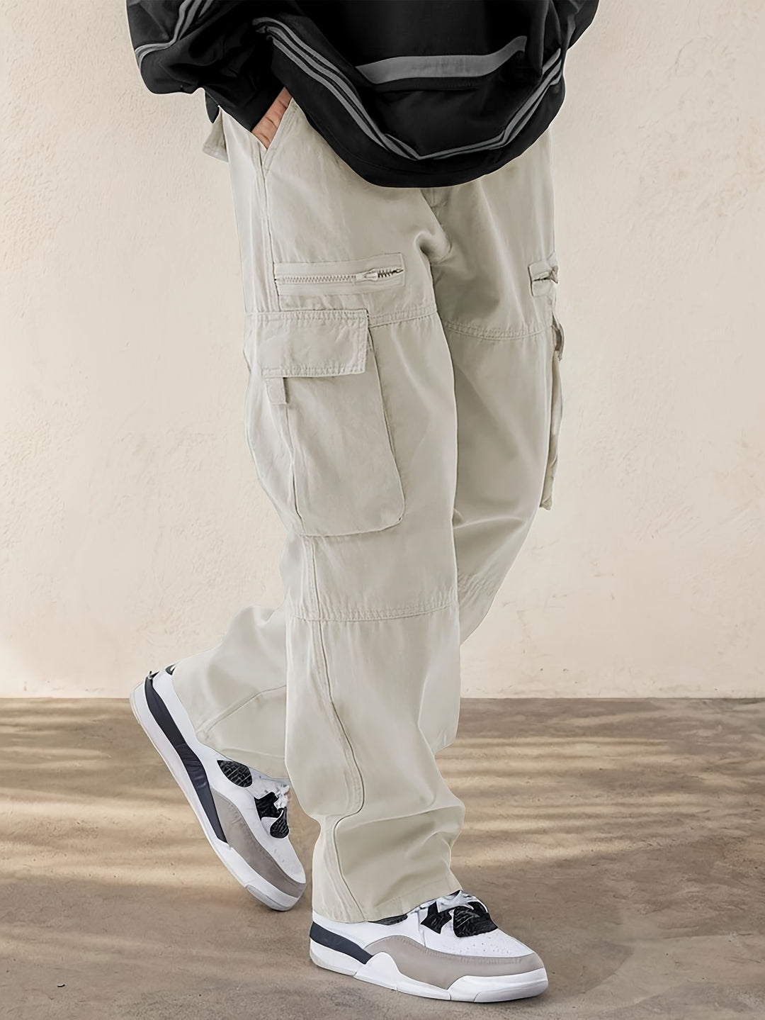 Men's cargo pants with adjustable waistband and practical pockets