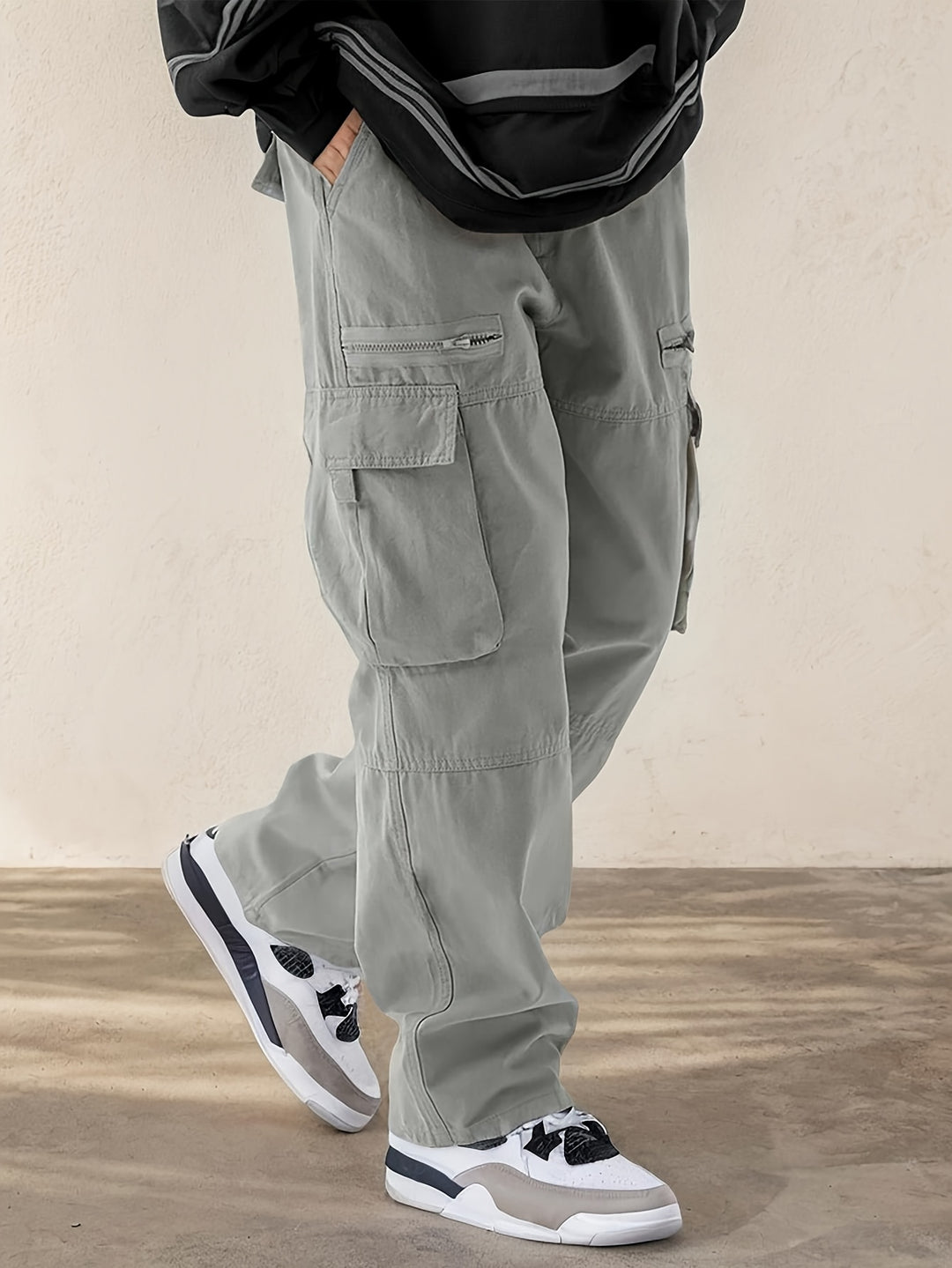 Men's cargo pants with adjustable waistband and practical pockets