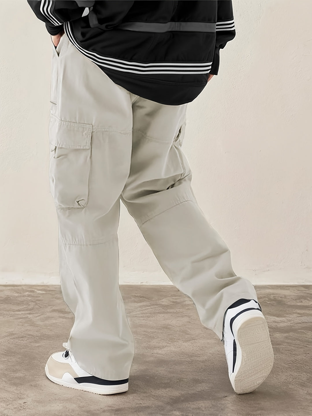 Men's cargo pants with adjustable waistband and practical pockets