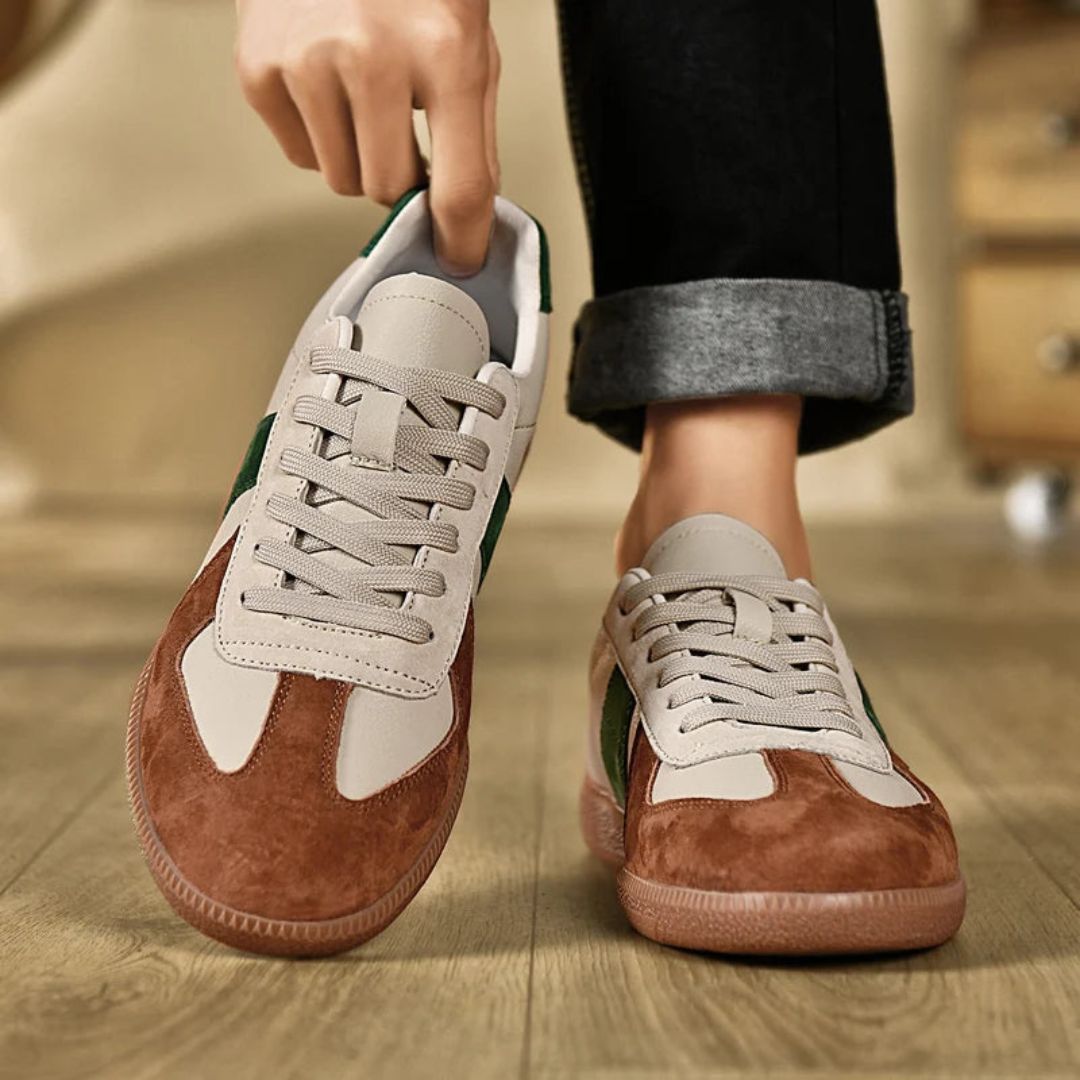 Classic Low Top Sneakers made of Suede and Leather